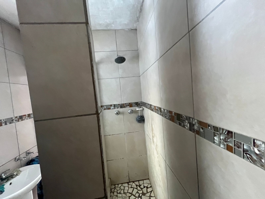 5 Bedroom Property for Sale in Grassy Park Western Cape